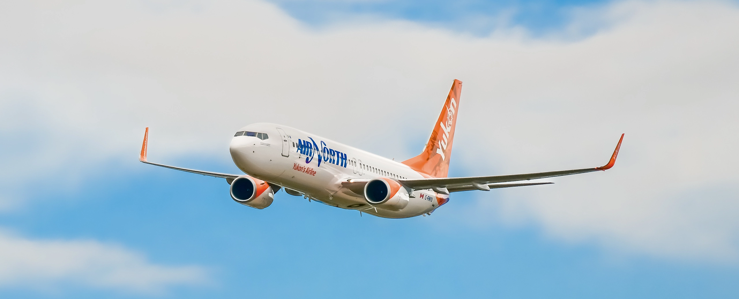 737-800 flying on a sunny day through the clouds