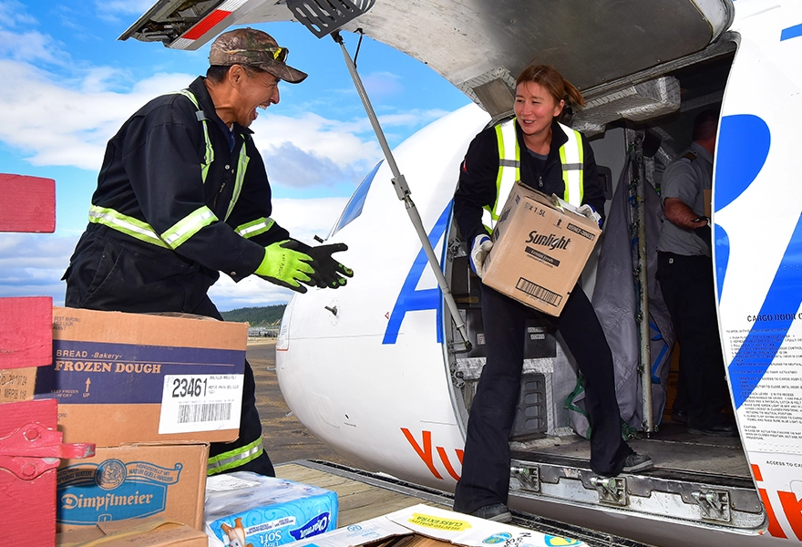 Air North Cargo, loading an ATR