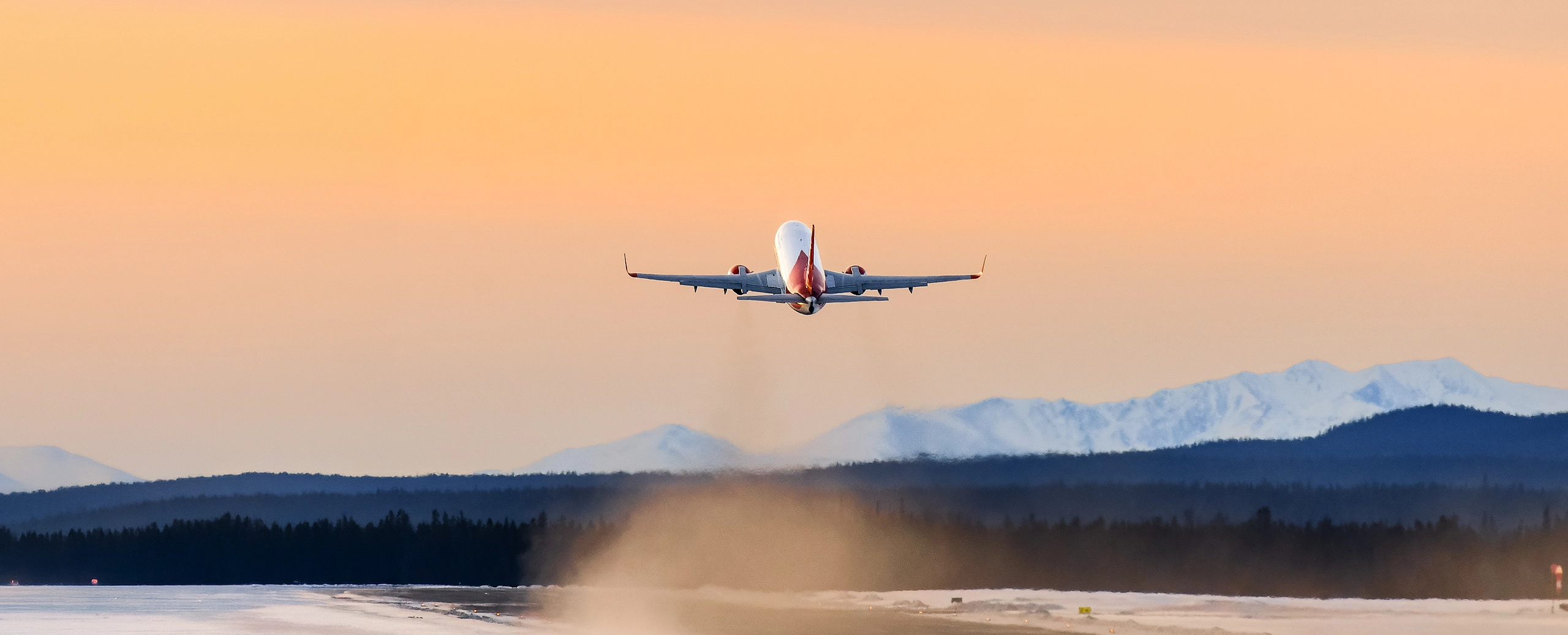 737-400 taking off