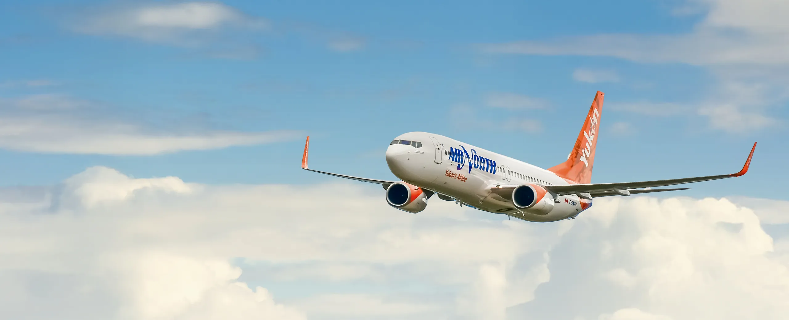 737 800 Boeing aircraft air north flying in the clouds